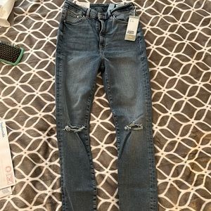 NWT Never worn H&M Embrace High Ankle Jeans. Size 4.